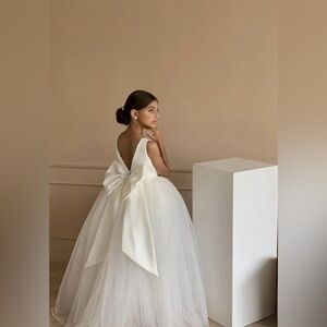Elegant White Dress with Bow